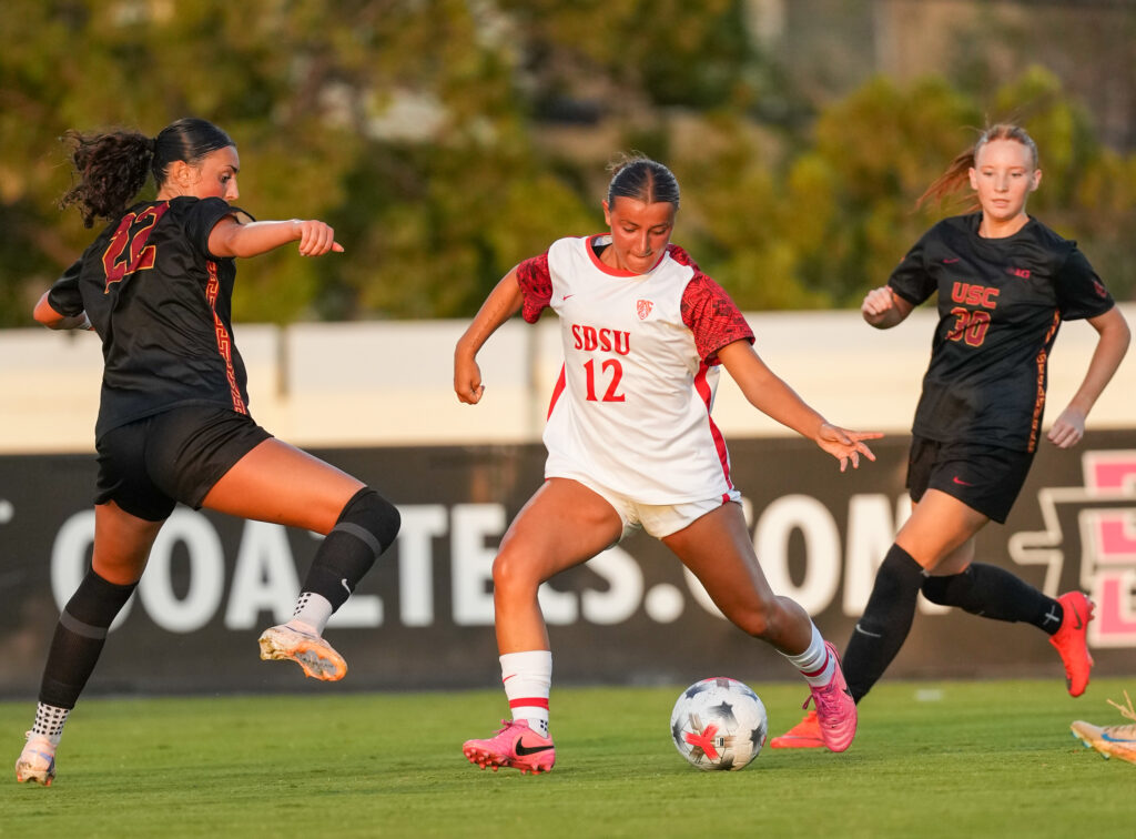 DSC03708-1024x756 New Faces, New Era: Aztecs Open Pac-12 Chapter with 2-0 Win Over USC