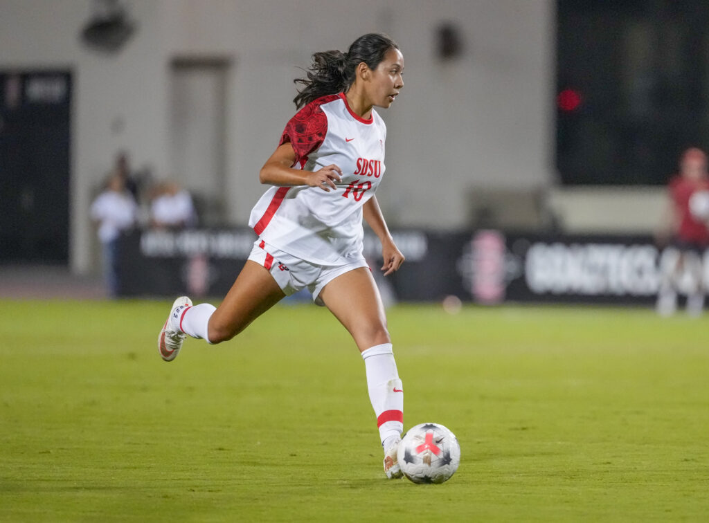 DSC08174-1024x756 New Faces, New Era: Aztecs Open Pac-12 Chapter with 2-0 Win Over USC